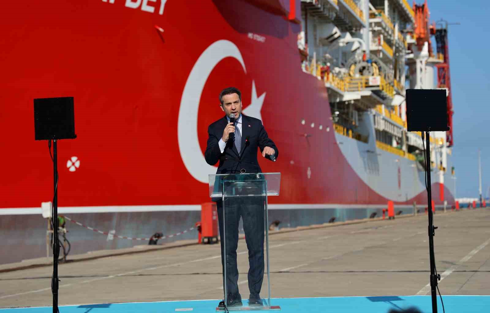 Çağrı Bey sondaj gemisi, Bakan Bayraktar’ın katıldığı törenle Somali’ye uğurlandı
