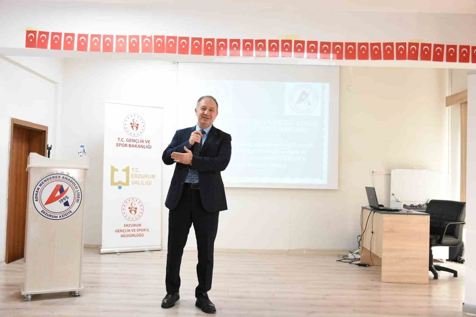 Çakmur; "Sizi başkanlarından ayıracak mutlak bir özelliğiniz olsun"
