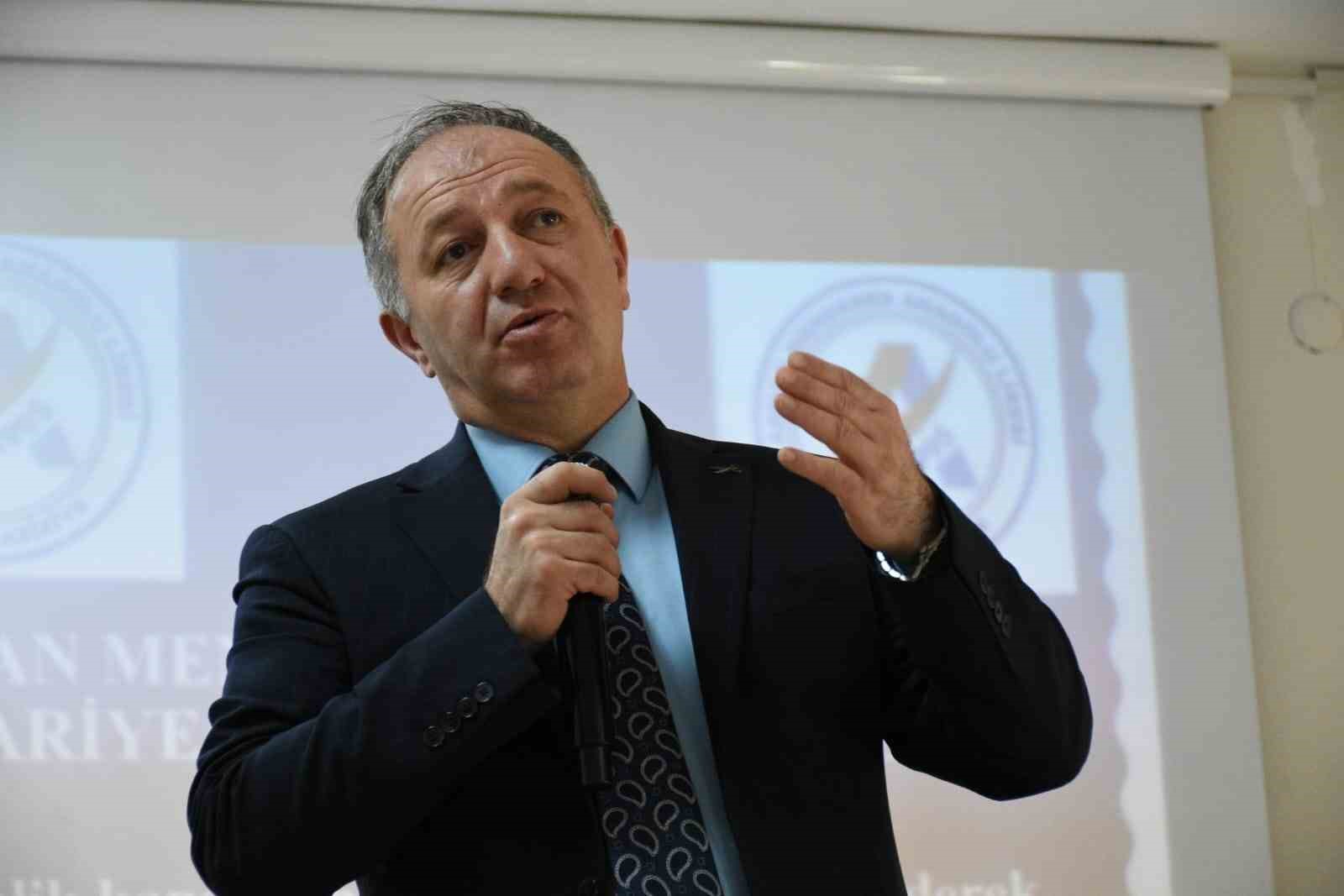 Çakmur; "Sizi başkanlarından ayıracak mutlak bir özelliğiniz olsun"
