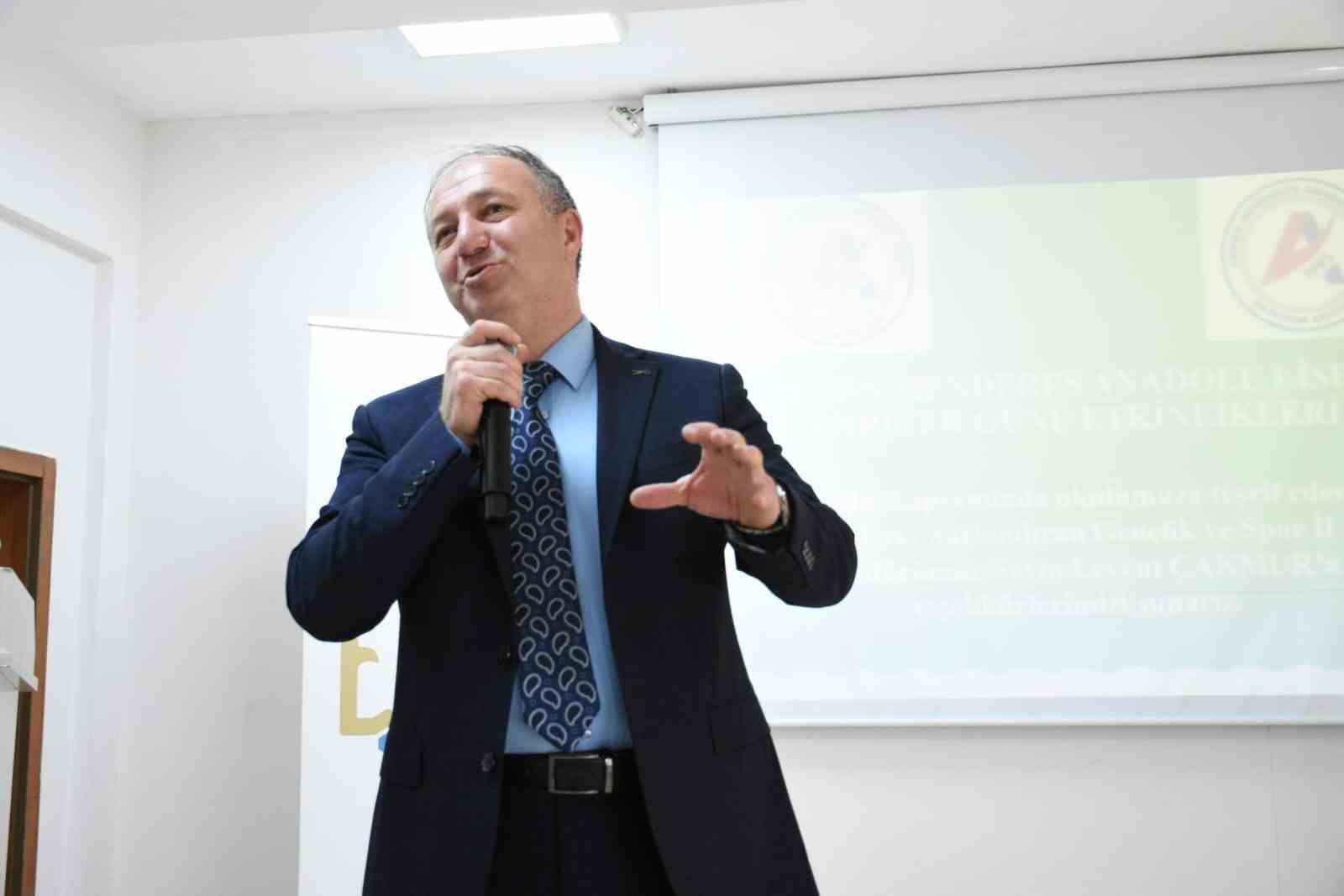 Çakmur; "Sizi başkanlarından ayıracak mutlak bir özelliğiniz olsun"
