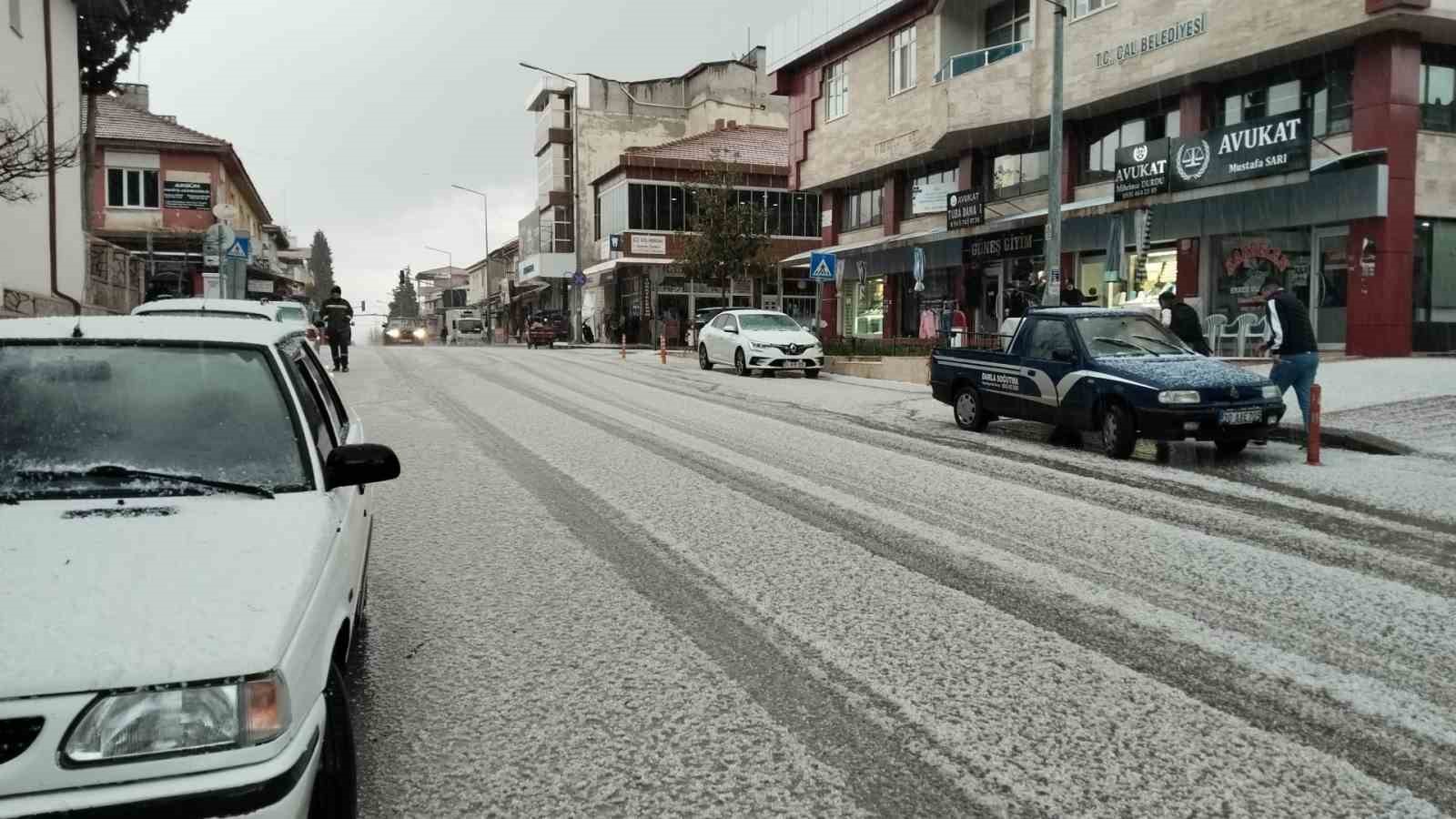 Çal’a Mart ayında kar düştü
