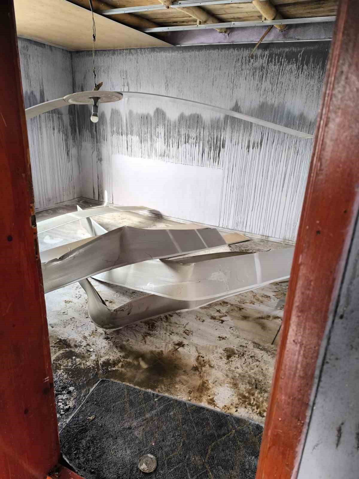 Çaldıran’da ev yangını
