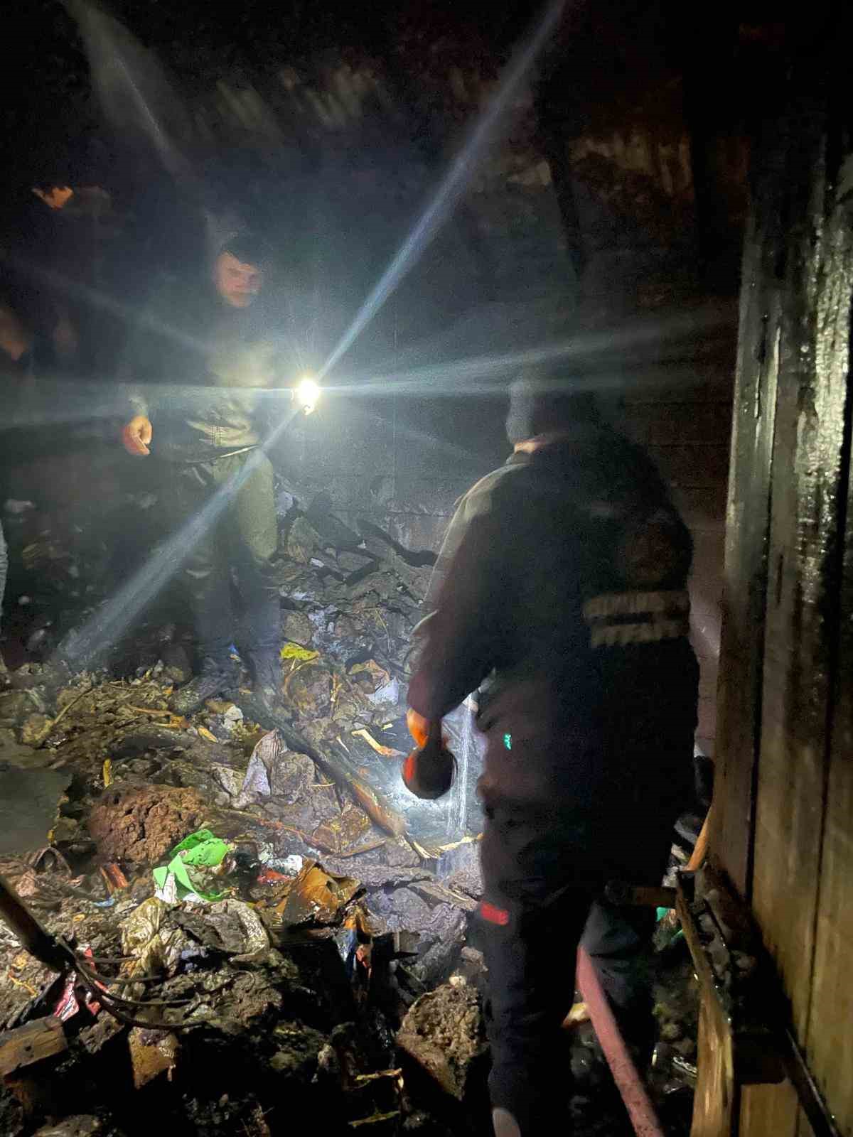 Çaldıran’da odunluk yangını
