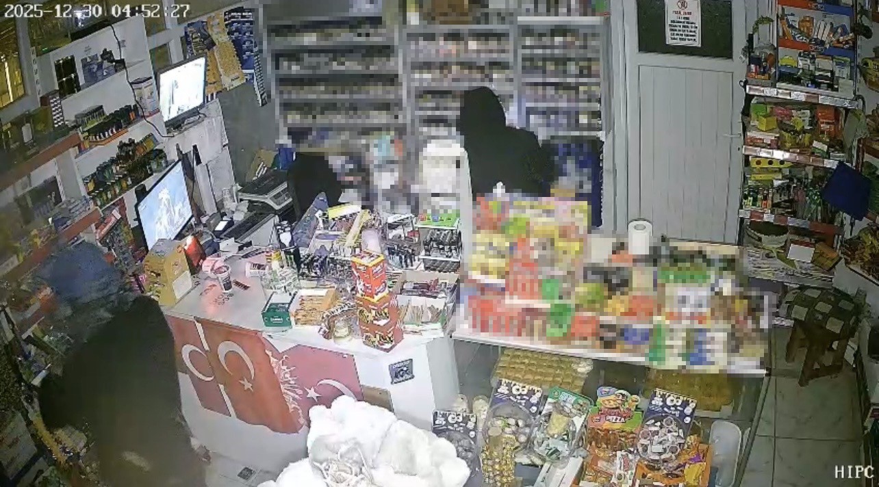 Çalıntı araçla geldiler, marketi soydular: 1 şüpheli tutuklandı
