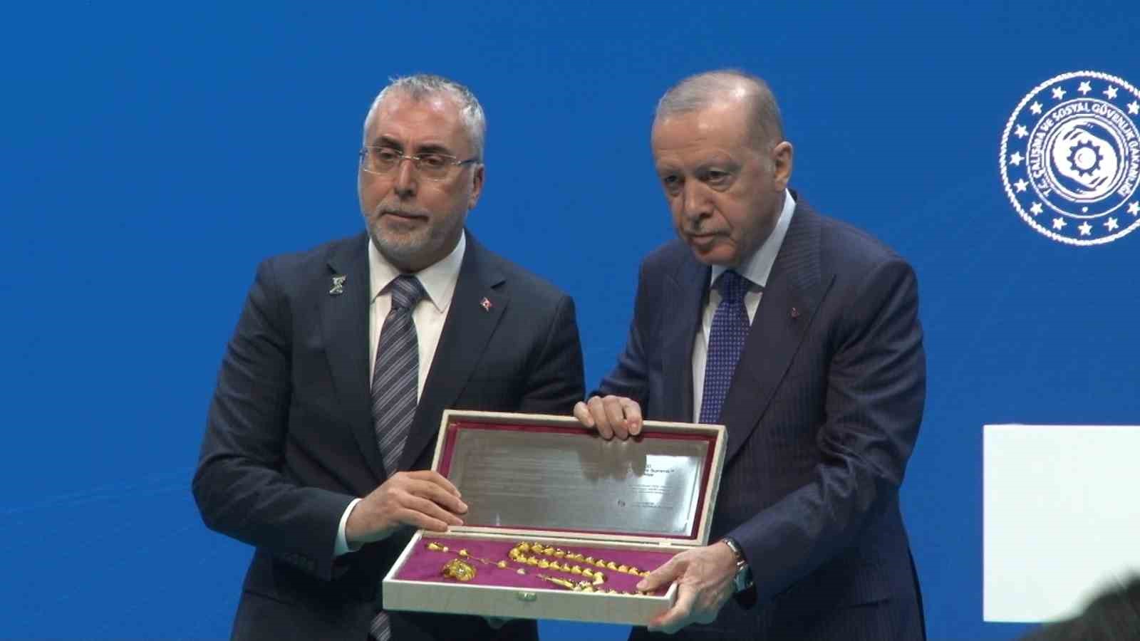 Çalışma ve Sosyal Güvenlik Bakanı Işıkhan: "2 yılda yaklaşık 2 milyon kadının işe yerleştirilmesini sağladık"
