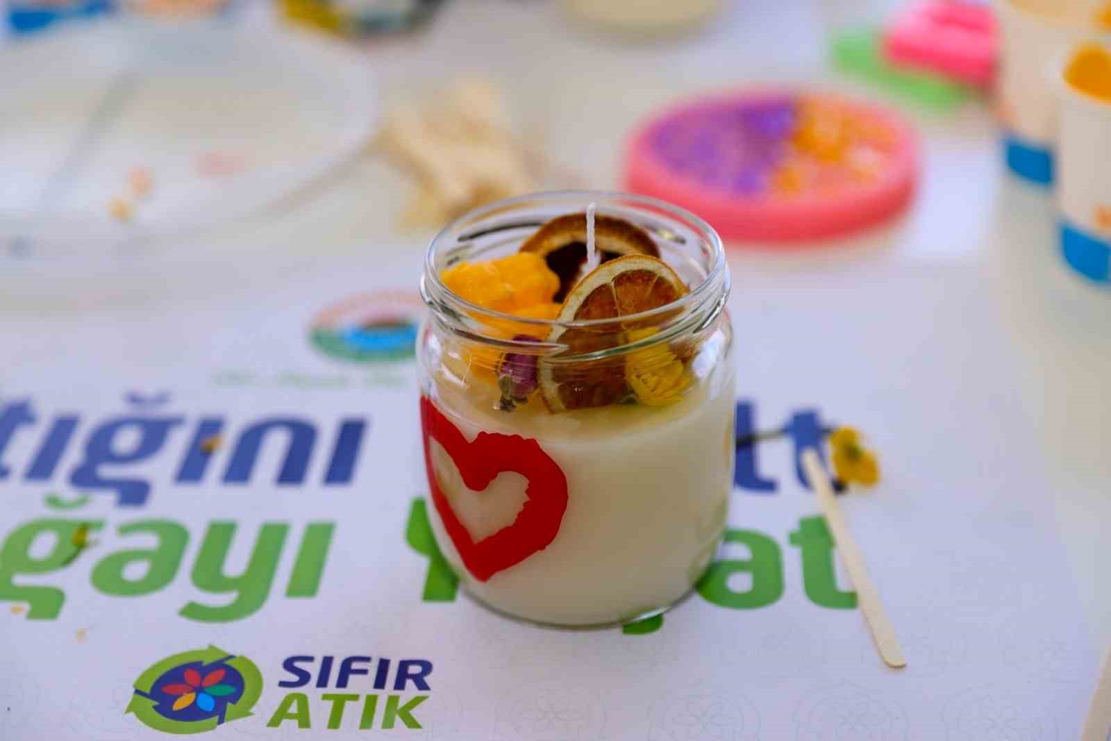 Cam atıklar değerleniyor, kavanozlar mum oluyor
