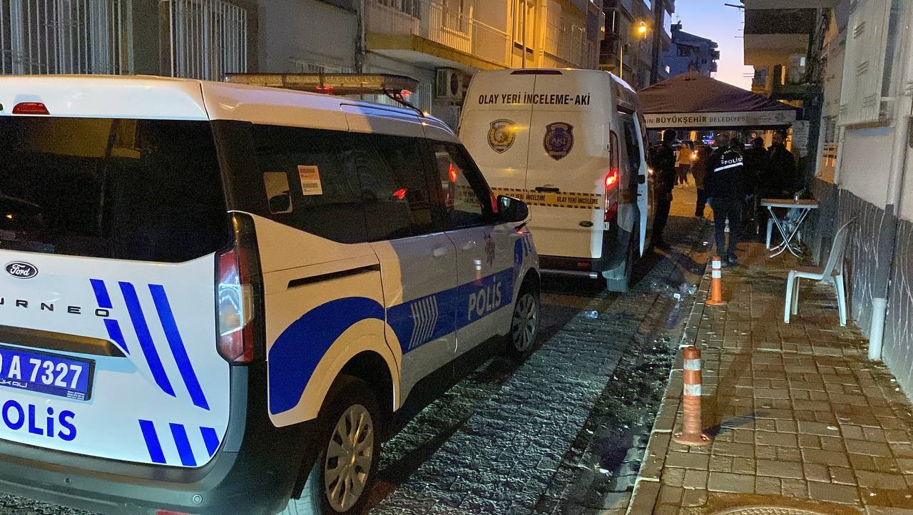 Cam silerken 5. kattan düşen kadın hayatını kaybetti
