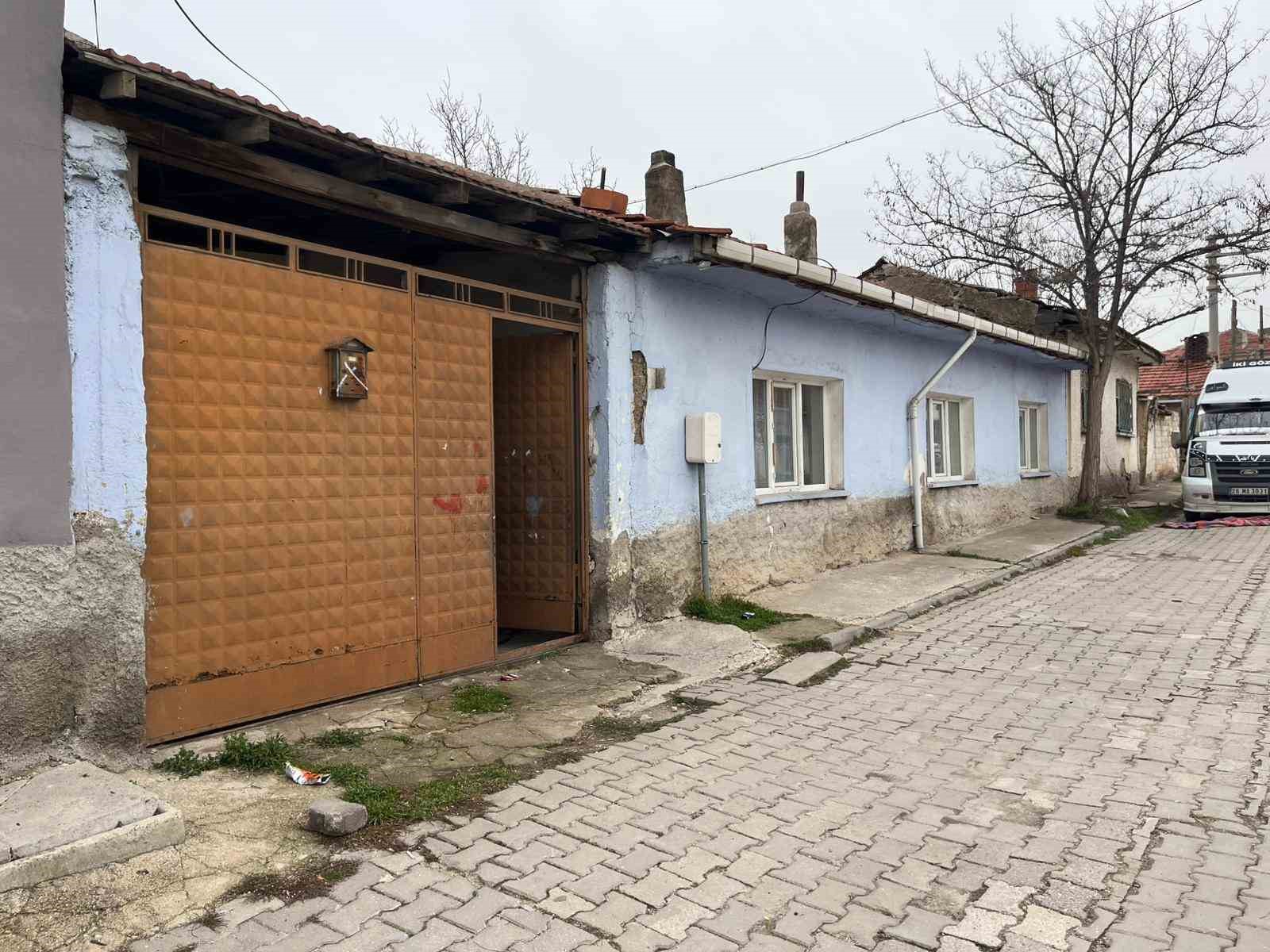 Çamaşır makinasındaki kaçak elektrik genç kadını çarptı
