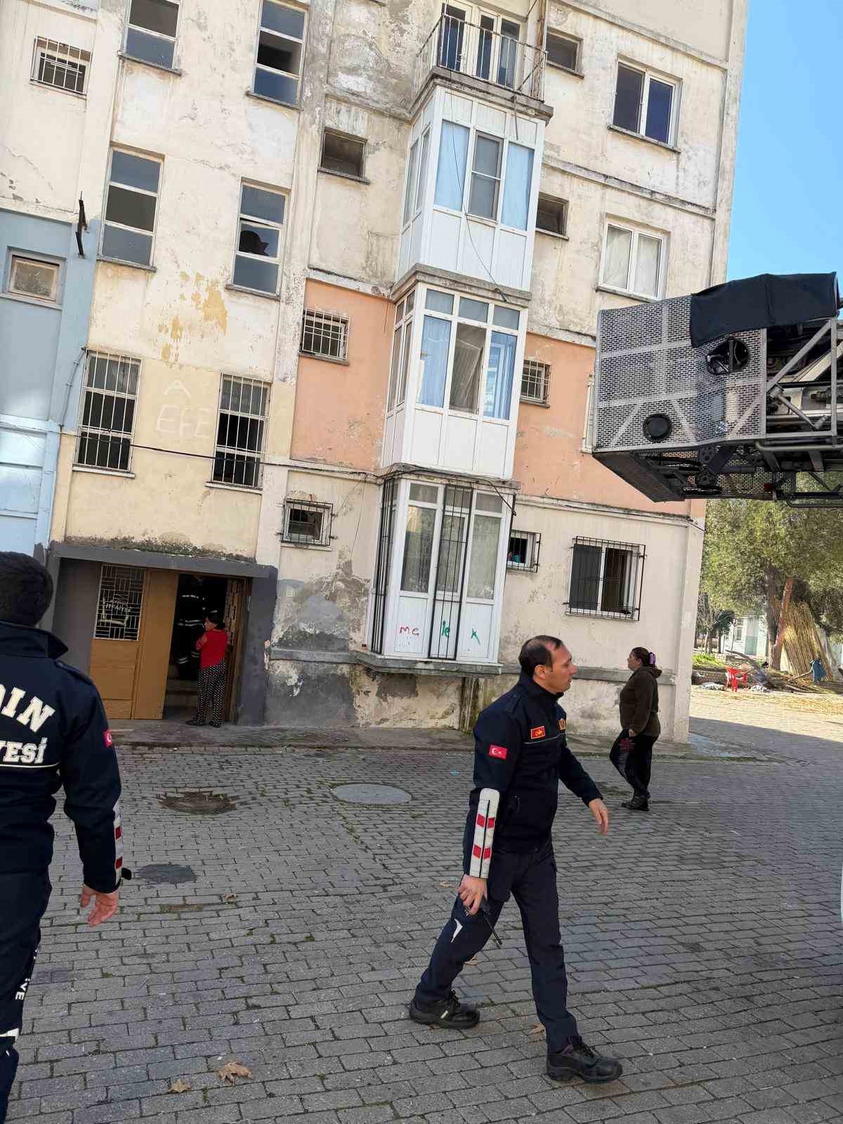 Çamaşır makinesinden çıkan yangın panikletti
