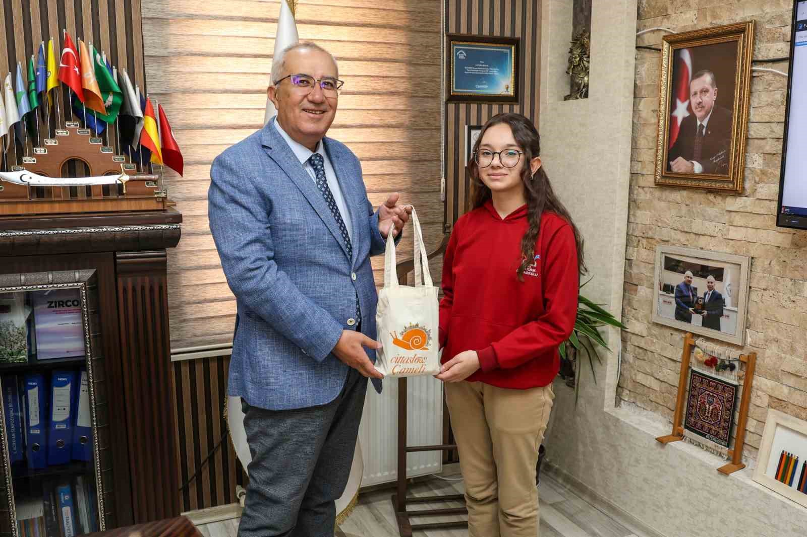 Çameli Belediye Başkanı Cengiz Arslan koltuğunu Erva’ya bıraktı
