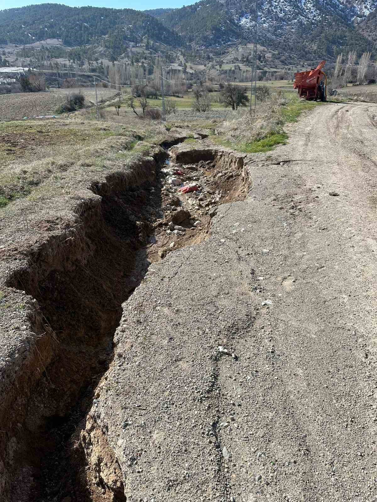 Çameli Belediyesi yol bakım çalışmalarına hız kesmeden devam ediyor
