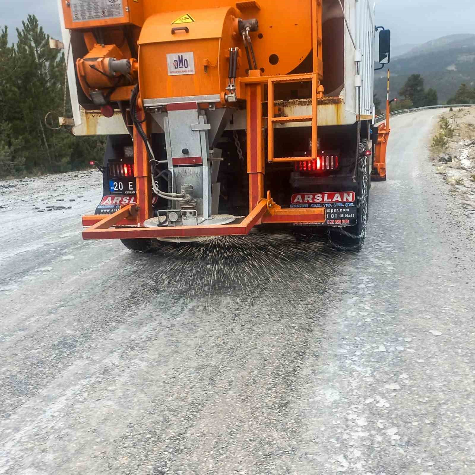 Çameli Belediyesinden kışa güçlü müdahale, yeni tuzlama aracı görevde
