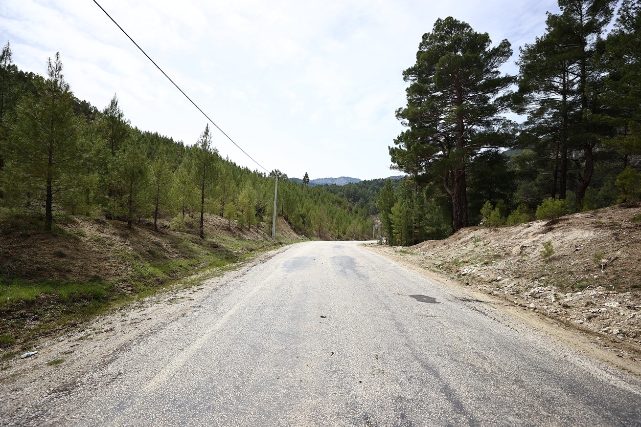 Çameli Elmalı yolu modern üst yapıya kavuşuyor
