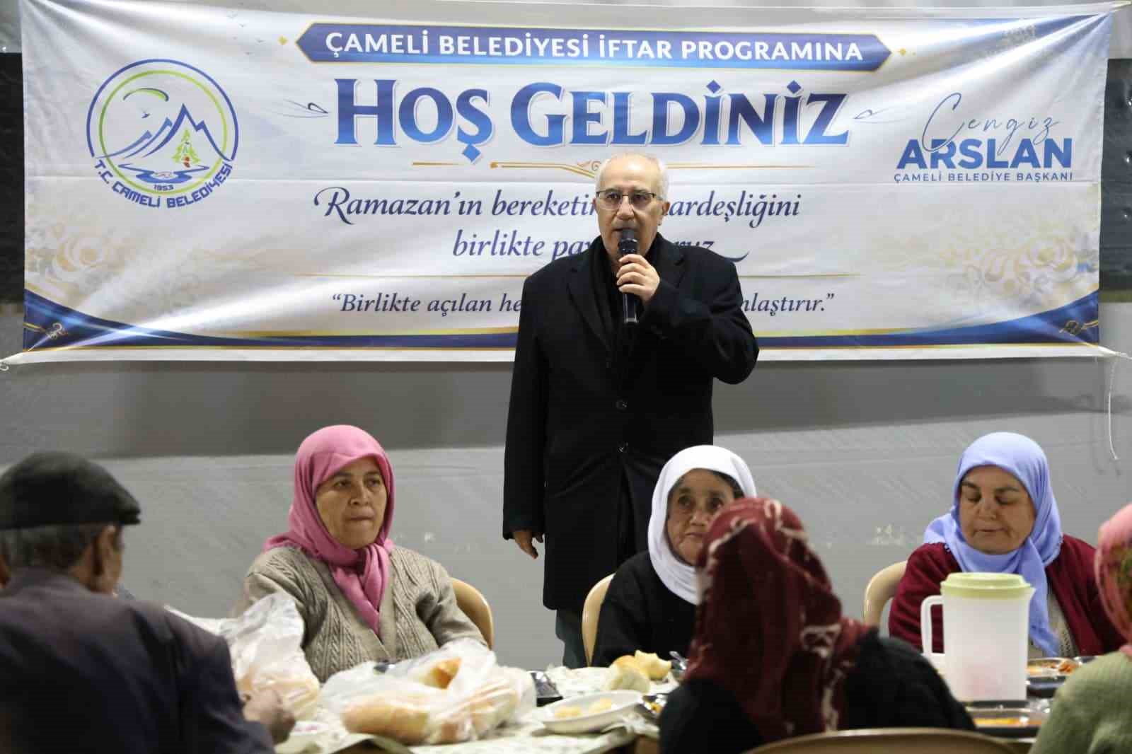 Çameli’de gönül sofraları Emecik Mahallesi’nde kuruldu
Çameli’de gönül sofraları Emecik Mahallesi’nde kuruldu