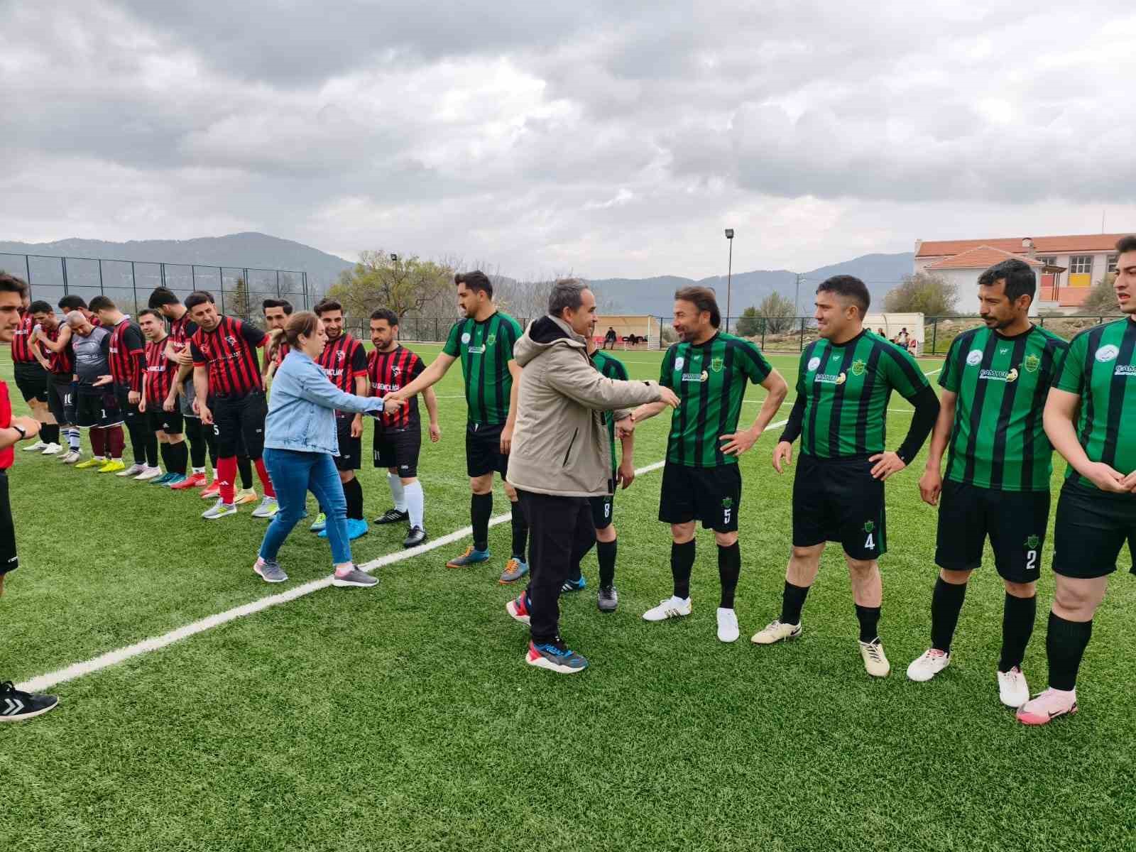Çameli’de Kurumlar ve Mahalleler Arası Futbol Turnuvası başladı
