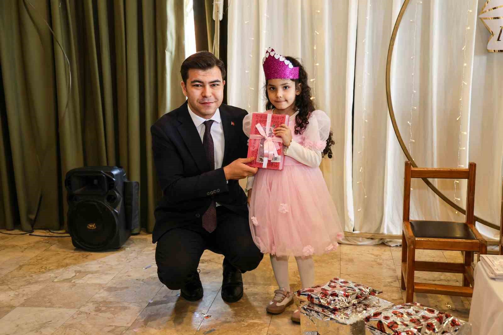 Çameli’de minik öğrencilerin Kur’an-ı Kerim’e geçiş heyecanı düzenlenen törenle taçlandı
