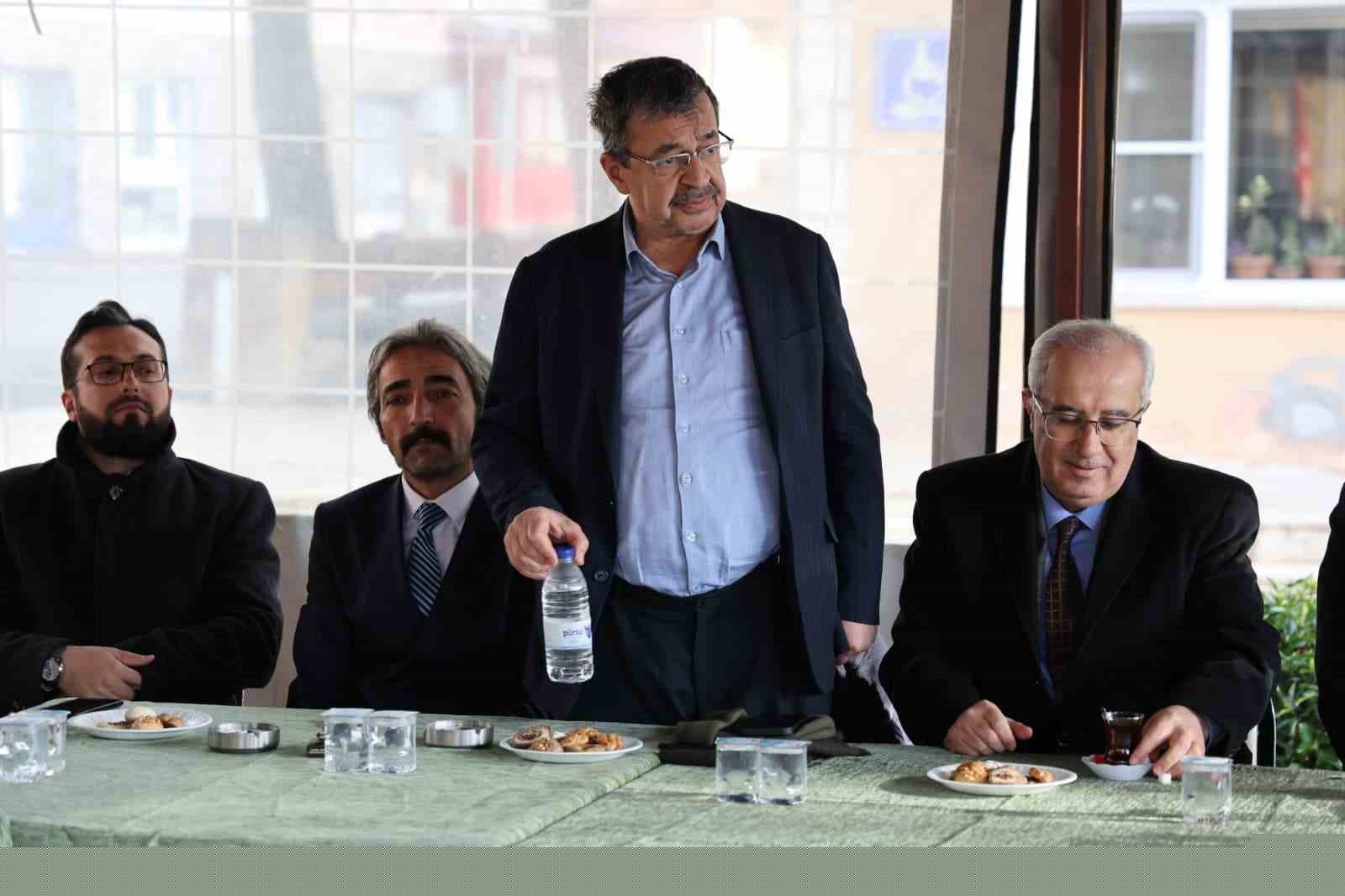 Çameli’nde bayramlaşma gelenekleri yaşatıldı
Çameli’nde bayramlaşma gelenekleri yaşatıldı