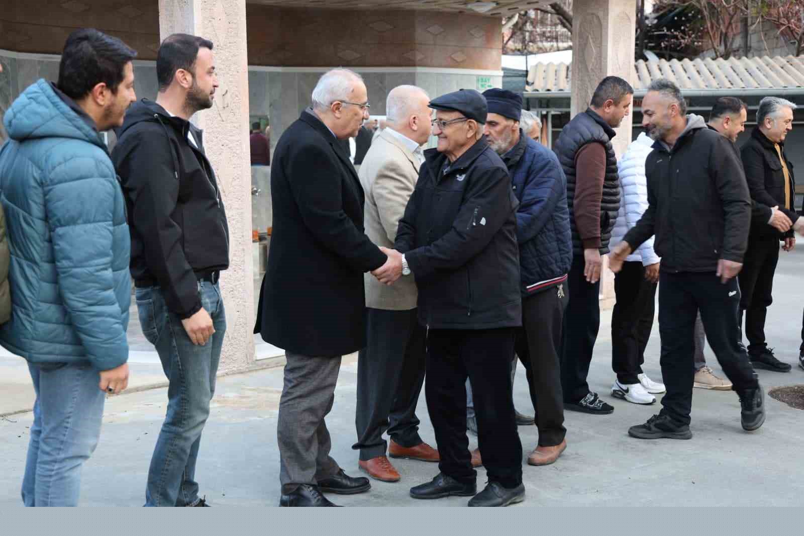 Çameli’nde bayramlaşma gelenekleri yaşatıldı
Çameli’nde bayramlaşma gelenekleri yaşatıldı