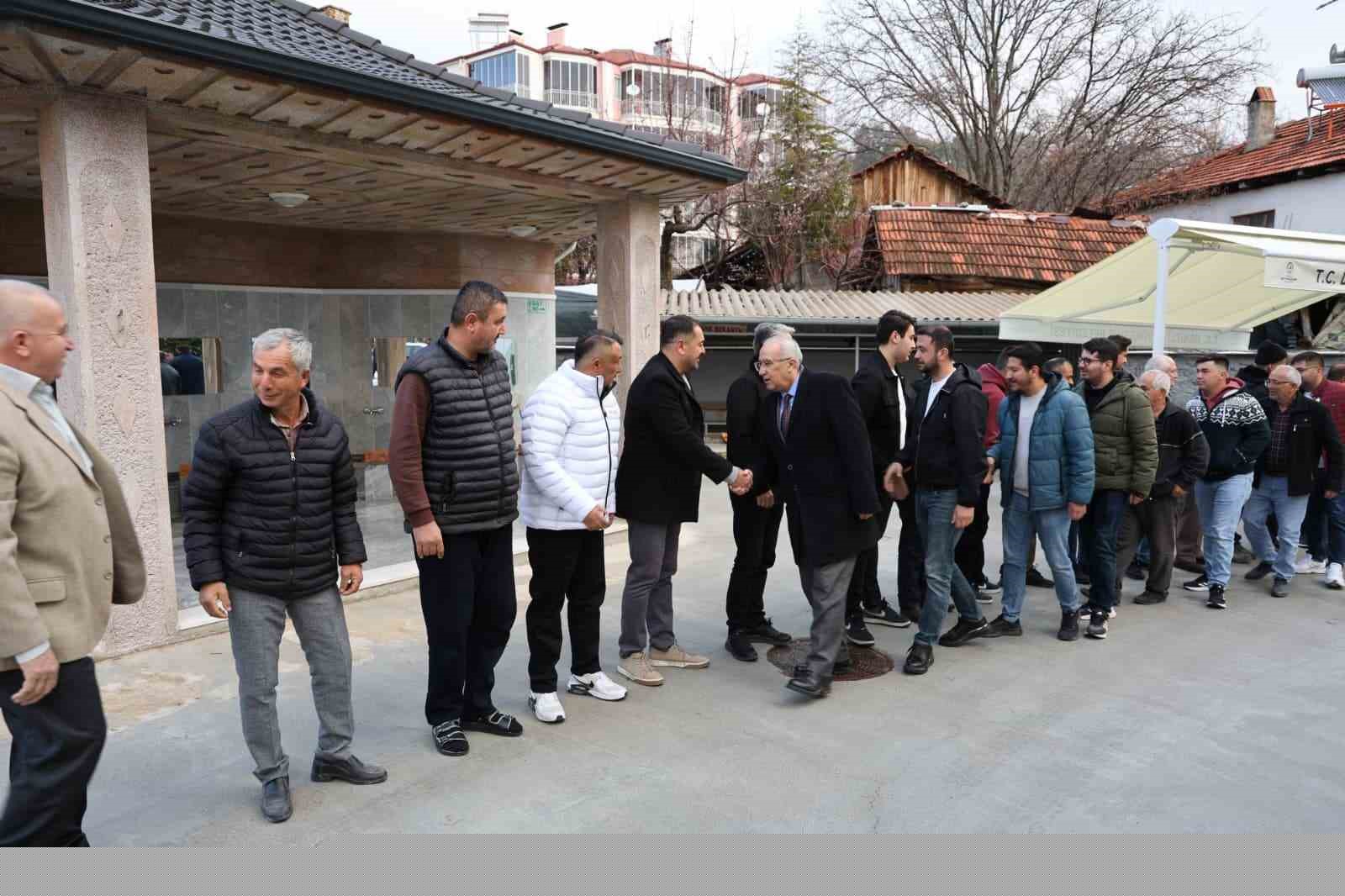 Çameli’nde bayramlaşma gelenekleri yaşatıldı
Çameli’nde bayramlaşma gelenekleri yaşatıldı