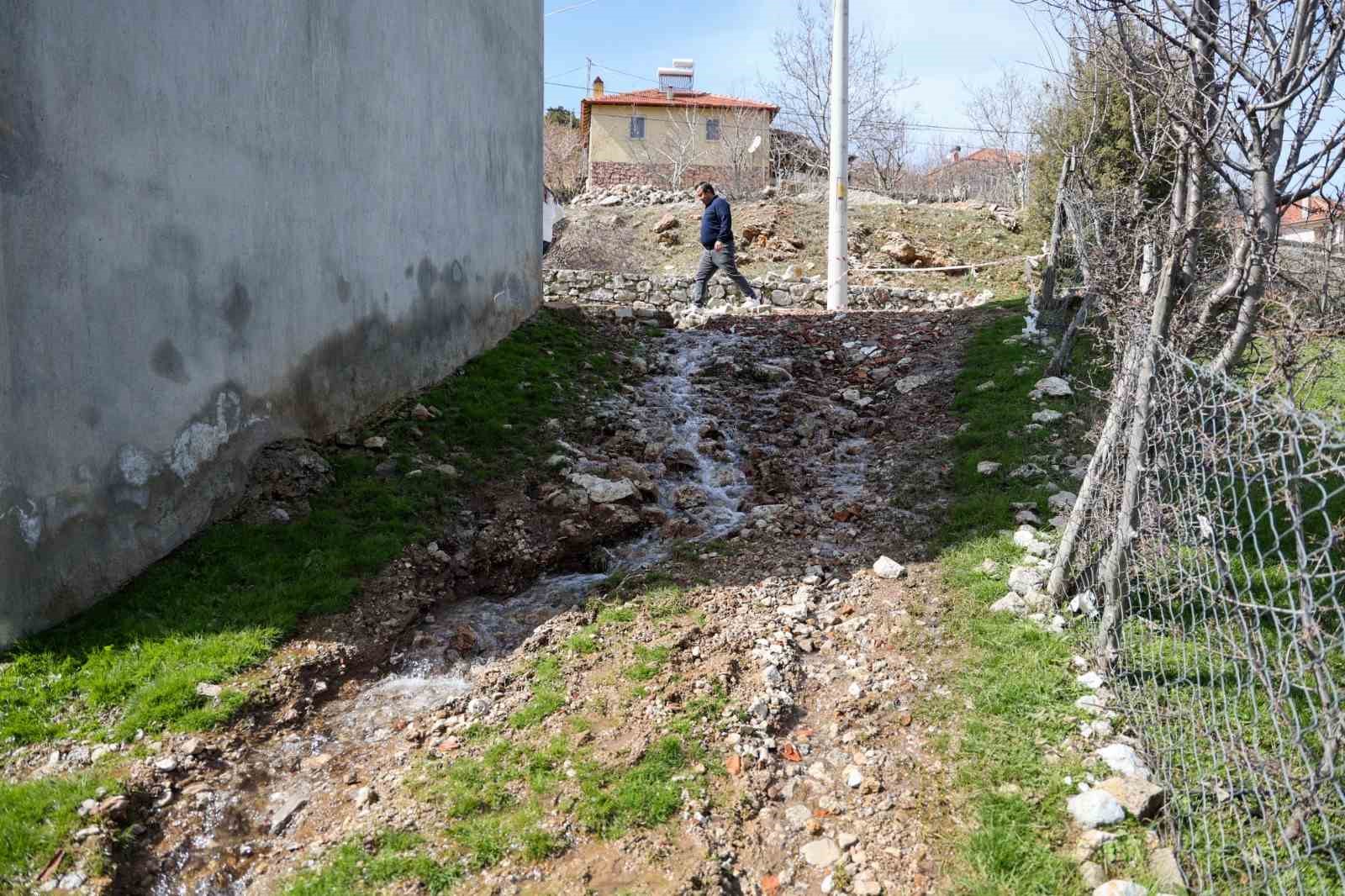 Çameli’nde yağışlar sonrası yer altı suları yüzeye çıktı
