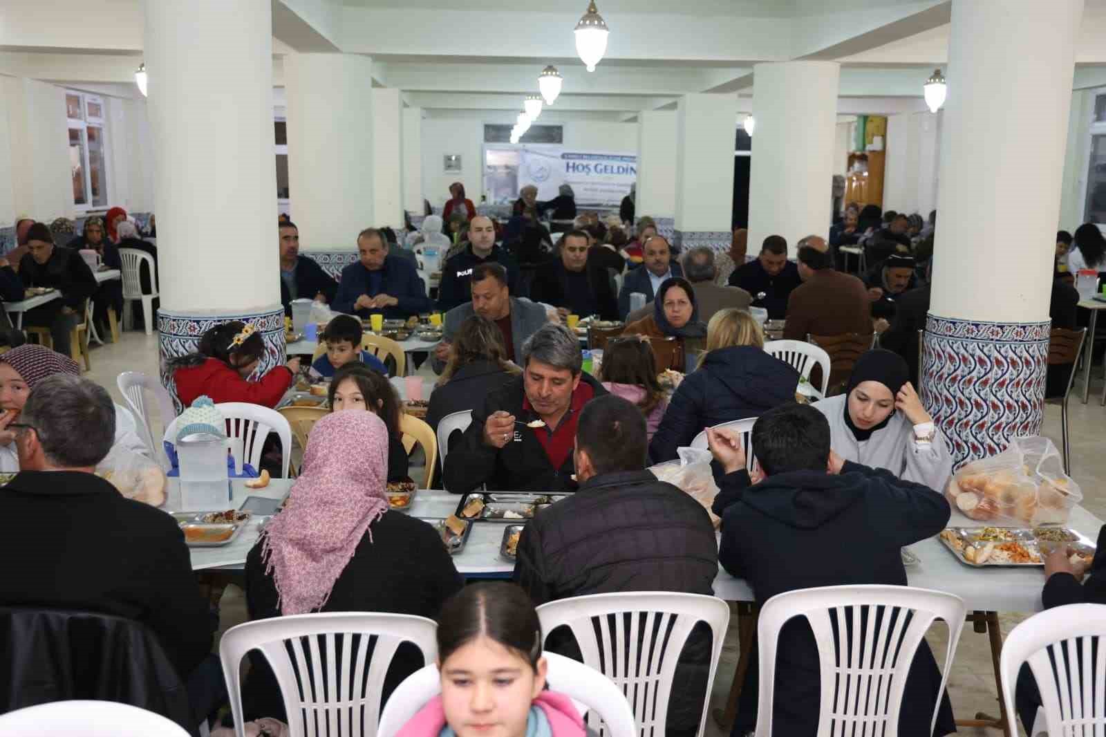 Çameli’nin Sarıkavak Mahallesi’nde Ramazan bereketi iftar sofrasında paylaşıldı
