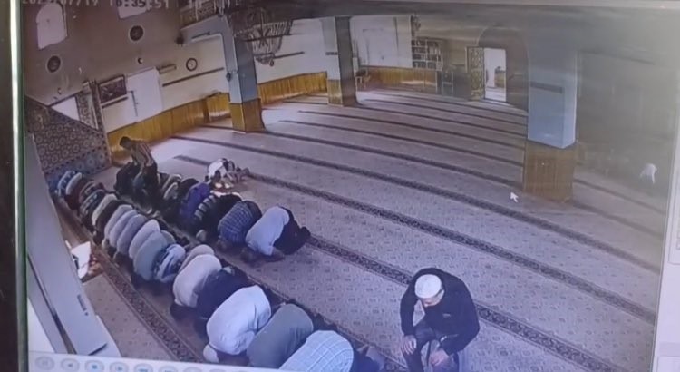 Camide namaz kılan komşusunu öldüren sanık: "Asıl caniyi kardeşim tahliye olduğunda görecekler"
