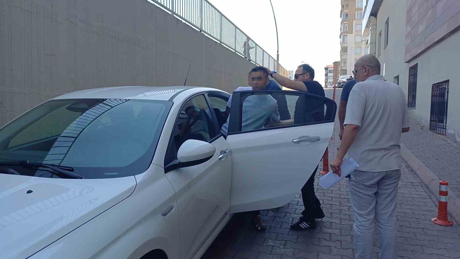 Camide namaz kılan komşusunu öldüren sanık: "Asıl caniyi kardeşim tahliye olduğunda görecekler"
