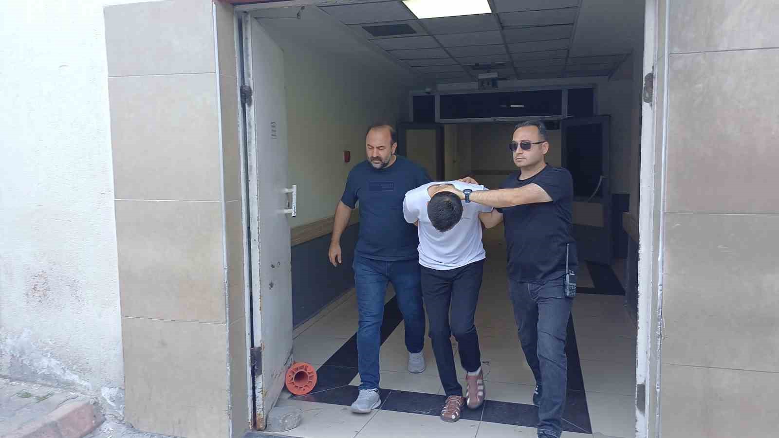 Camide namaz kılan komşusunu öldüren sanık: "Asıl caniyi kardeşim tahliye olduğunda görecekler"
