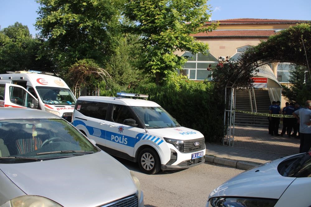 Camideki cinayette sanığa tahrik indirimi ile 16 yıl hapis
Camideki cinayette sanığa tahrik indirimi ile 16 yıl hapis