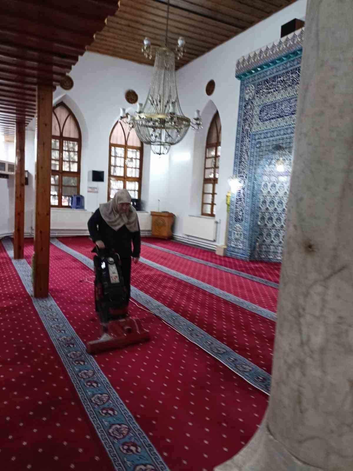 Camiler Ramazan ayına hazırlandı
