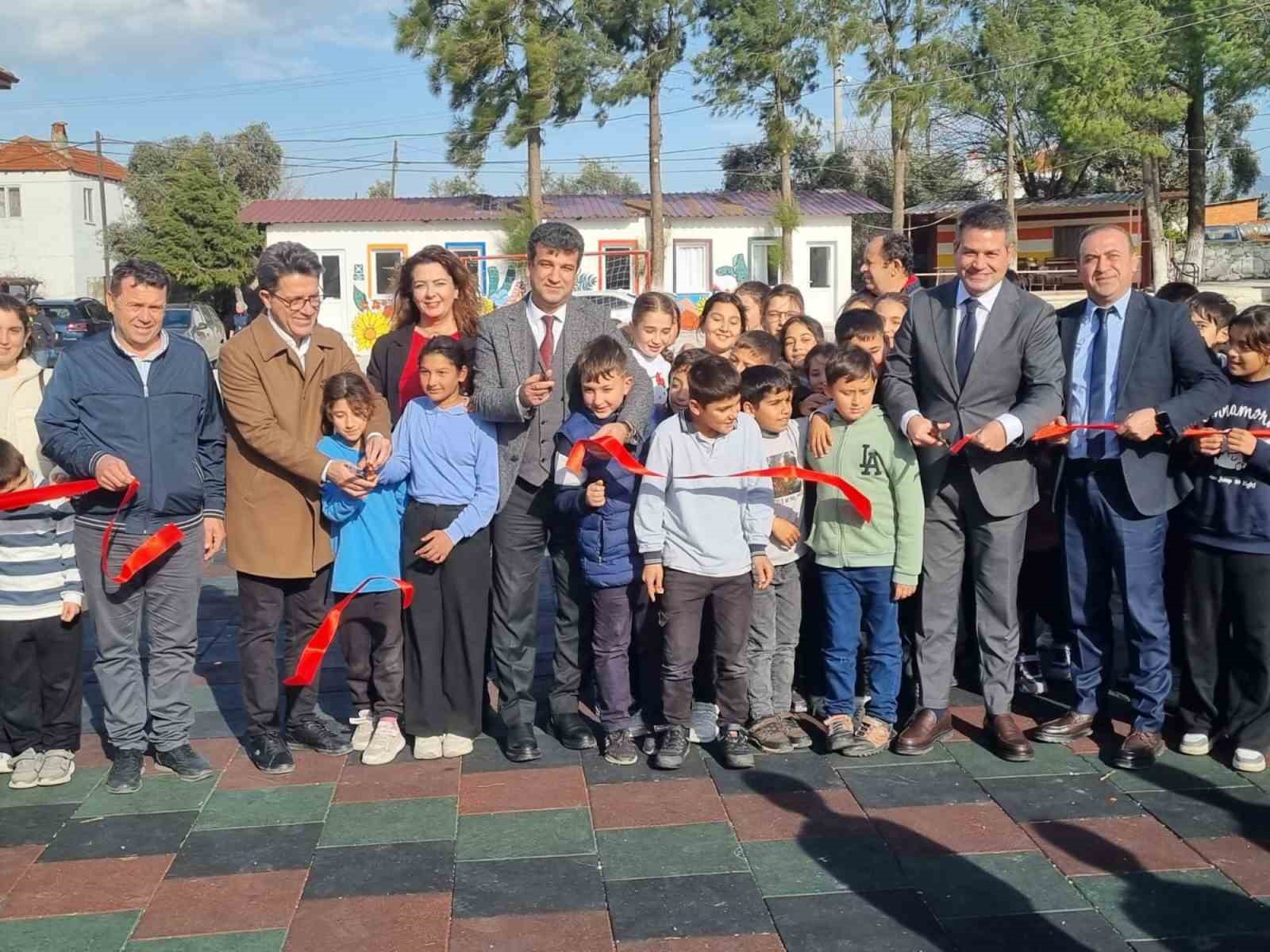 Çamköy İlkokulu yeni oyun alanına kavuştu
Çamköy İlkokulu yeni oyun alanına kavuştu