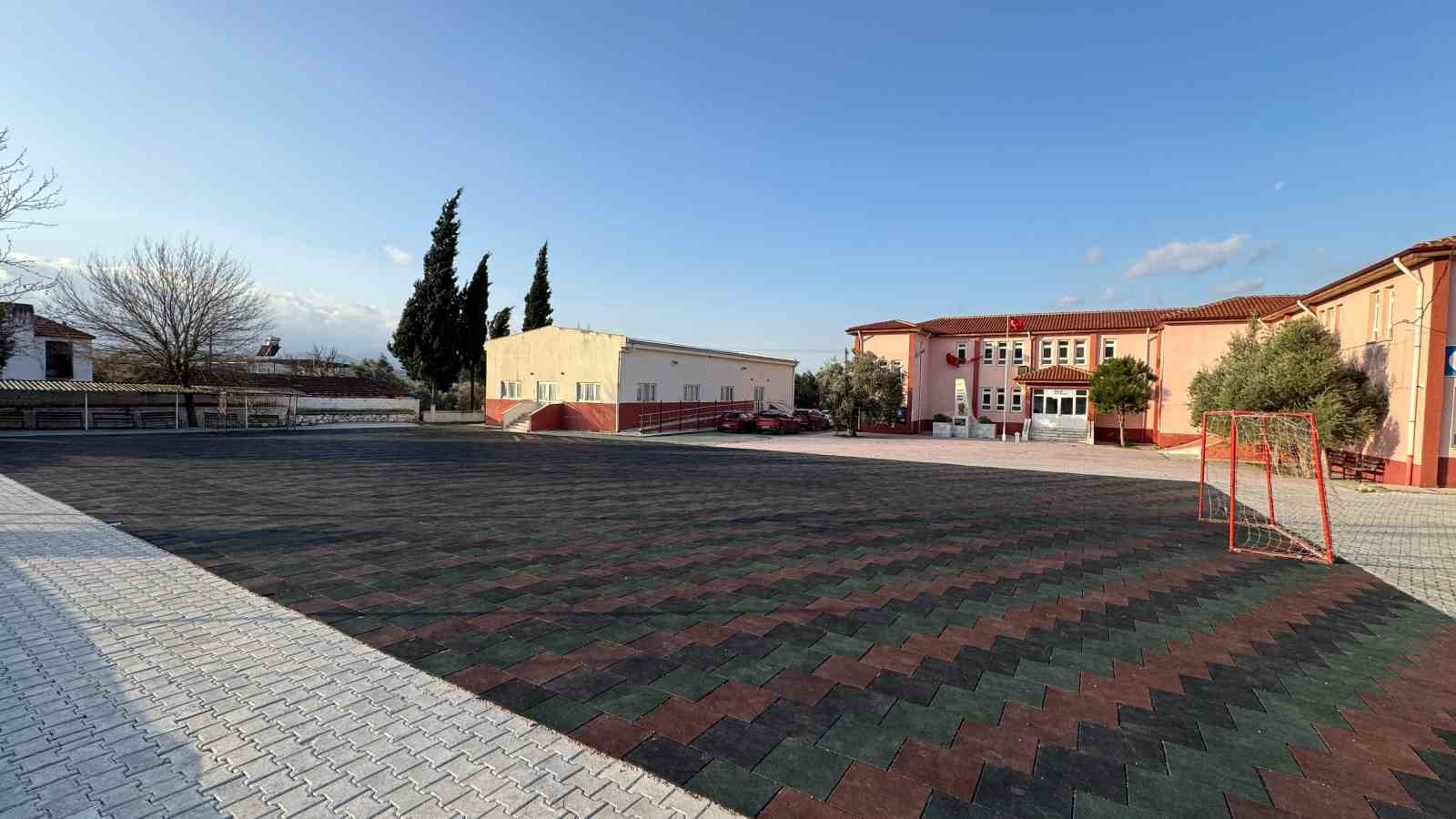 Çamköy İlkokulu yeni oyun alanına kavuştu
Çamköy İlkokulu yeni oyun alanına kavuştu