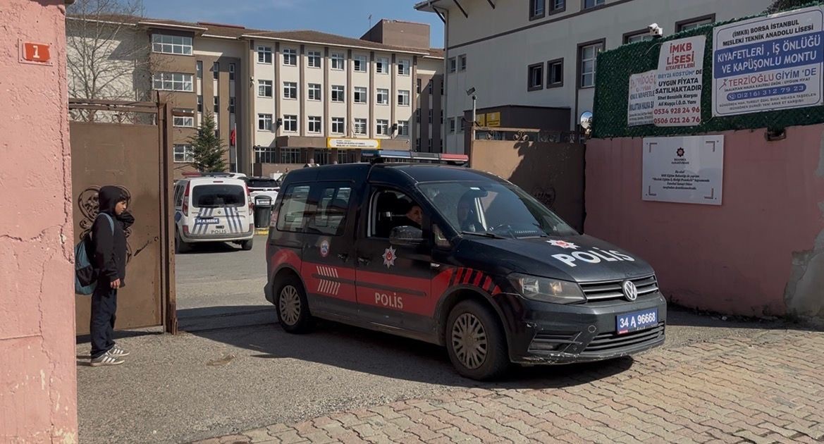 "Can güvenliğimiz yok" dedi, öğrencisi tarafından öldürüldü
"Can güvenliğimiz yok" dedi, öğrencisi tarafından öldürüldü