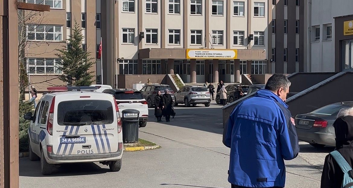 "Can güvenliğimiz yok" dedi, öğrencisi tarafından öldürüldü
"Can güvenliğimiz yok" dedi, öğrencisi tarafından öldürüldü