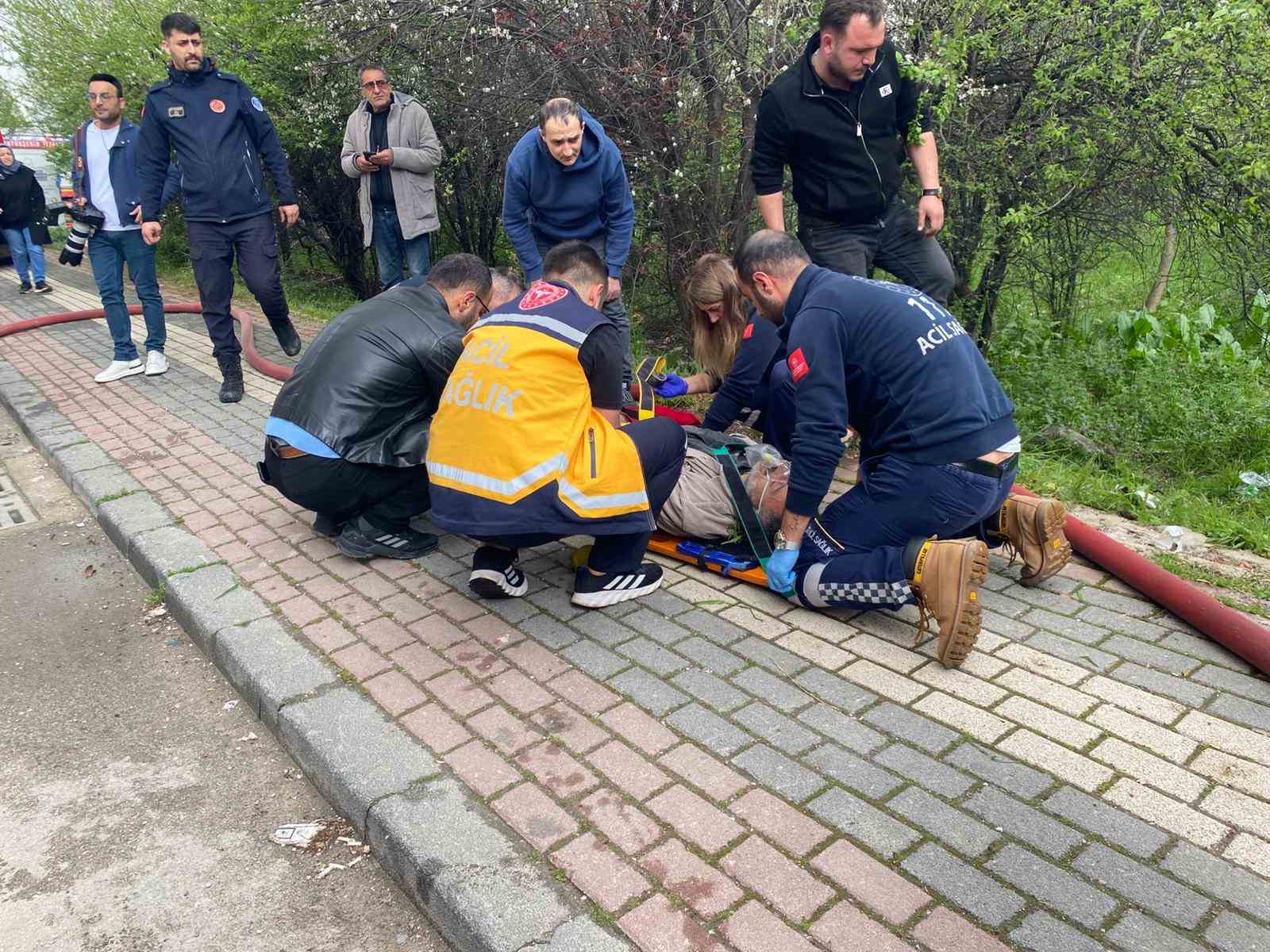 Can pazarında korku dolu anlar kameraya yansıdı... Metrelerce yüksekte itfaiye ekiplerini böyle bekledi
