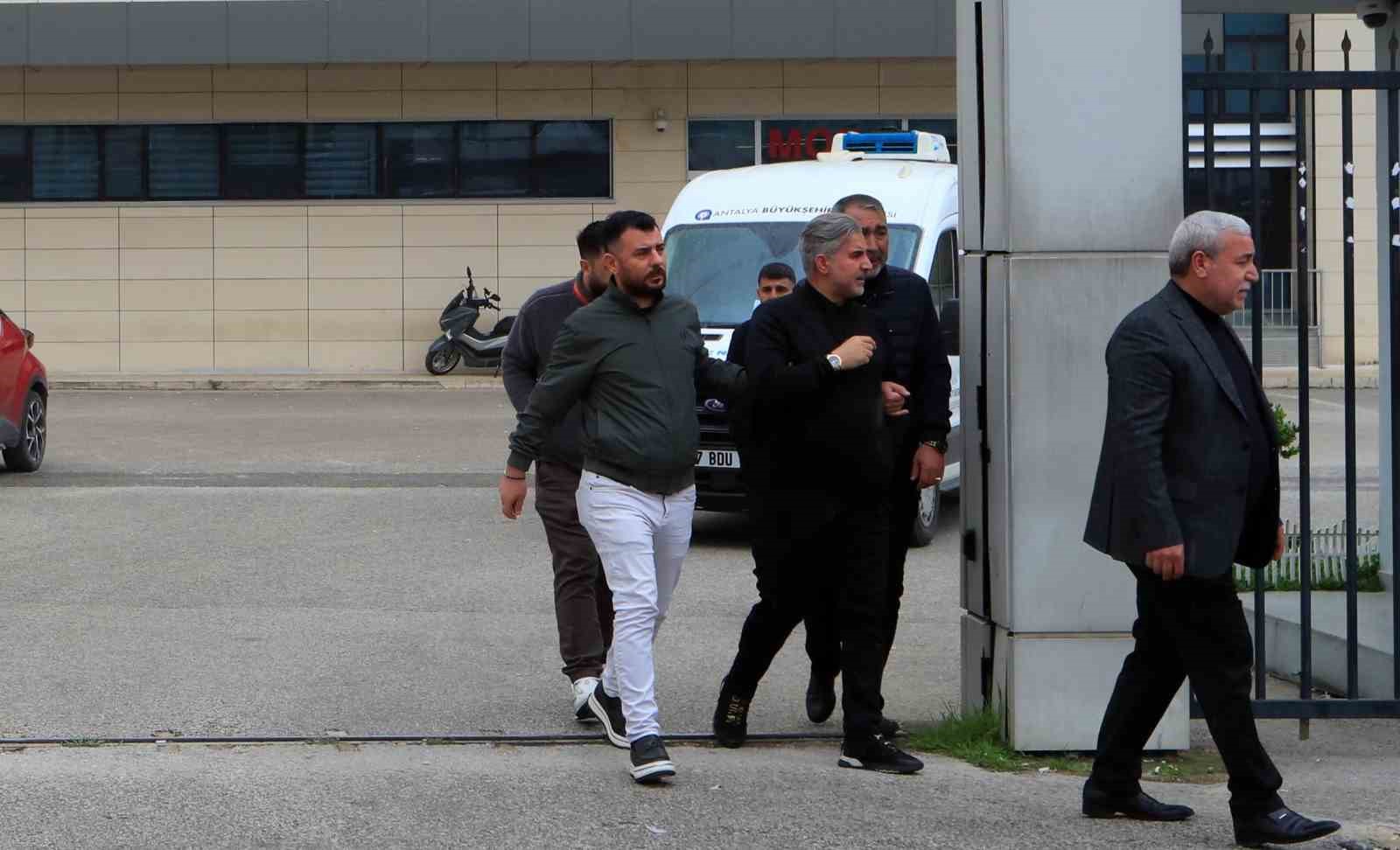 Can pazarının yaşandığı sahilde boğulan genç yüzündeki egzama için denize girmiş
