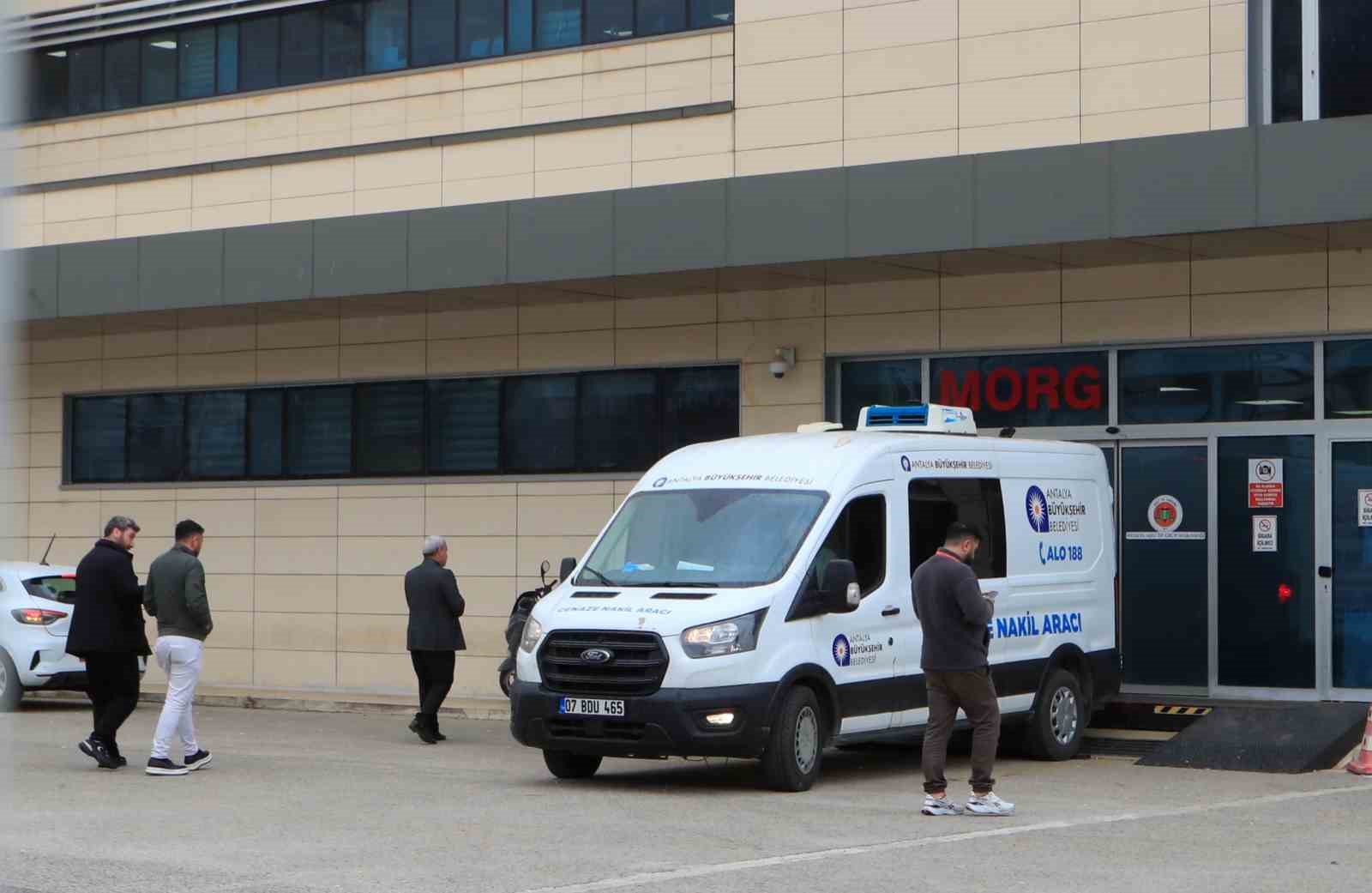 Can pazarının yaşandığı sahilde boğulan genç yüzündeki egzama için denize girmiş
