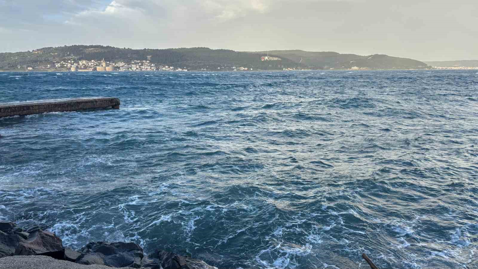 Çanakkale boğaz hattında feribot seferleri yeniden başladı
