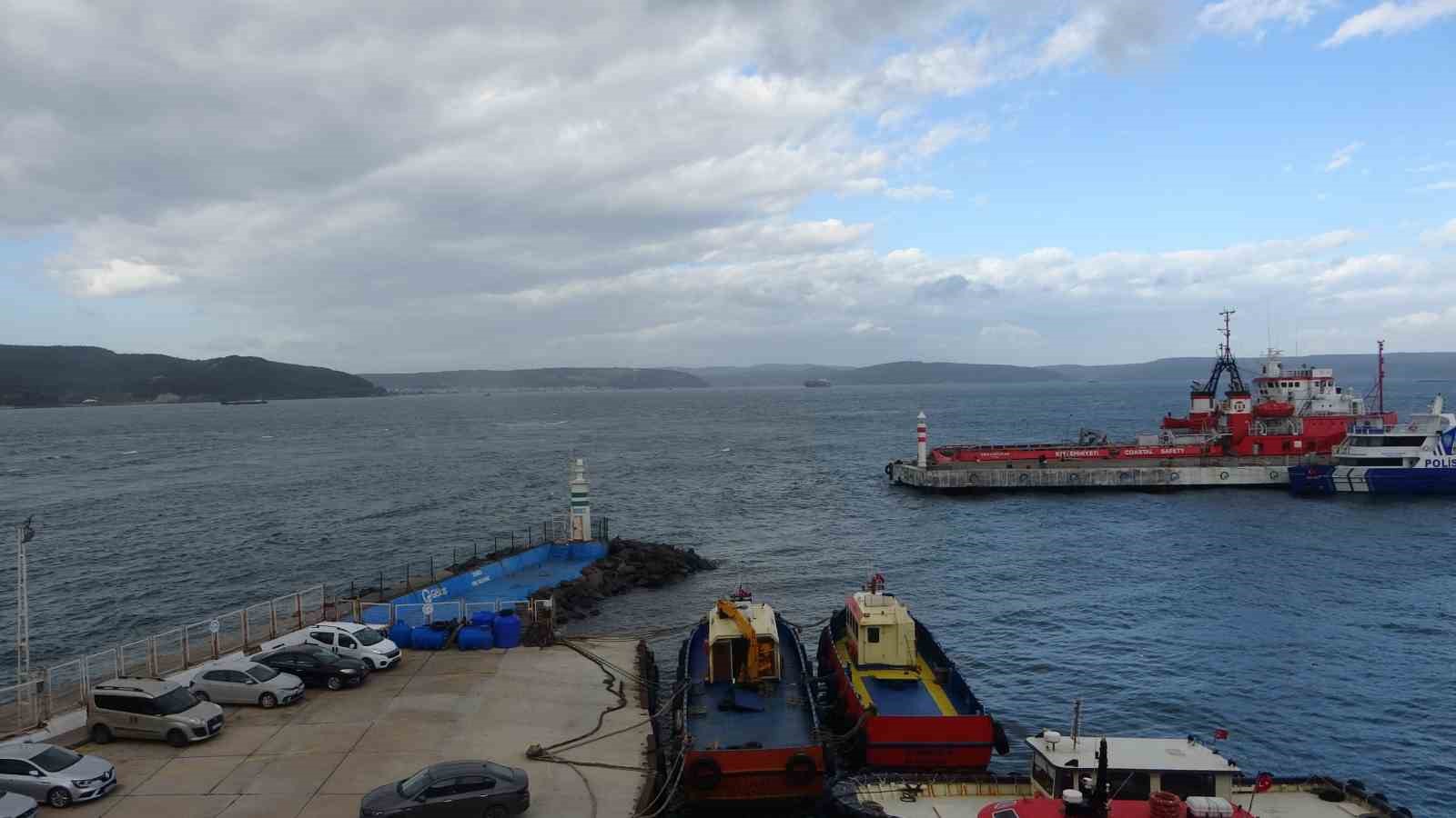 Çanakkale Boğazı fırtına nedeniyle trafiğe kapandı

