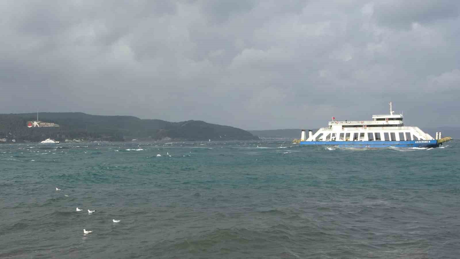 Çanakkale Boğazı lodos fırtınası nedeniyle transit gemi geçişlerine kapatıldı
