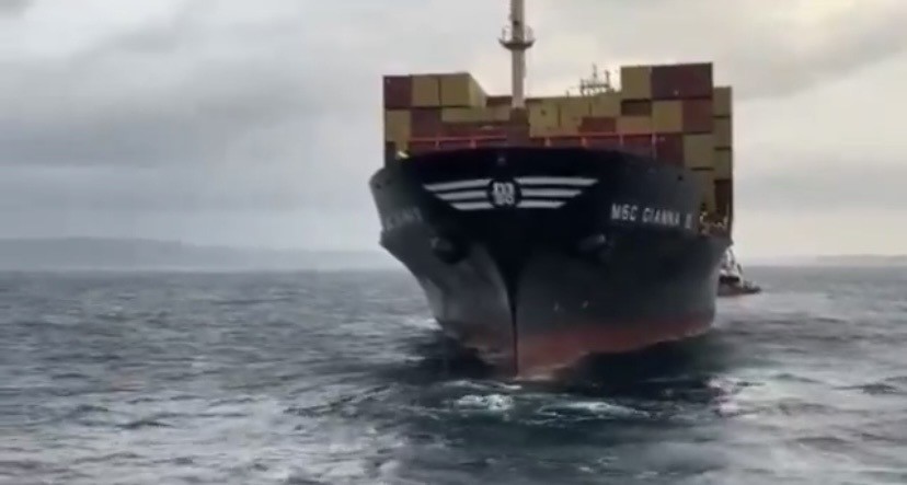 Çanakkale Boğazı’nda konteyner gemisi makine arızası yaptı
