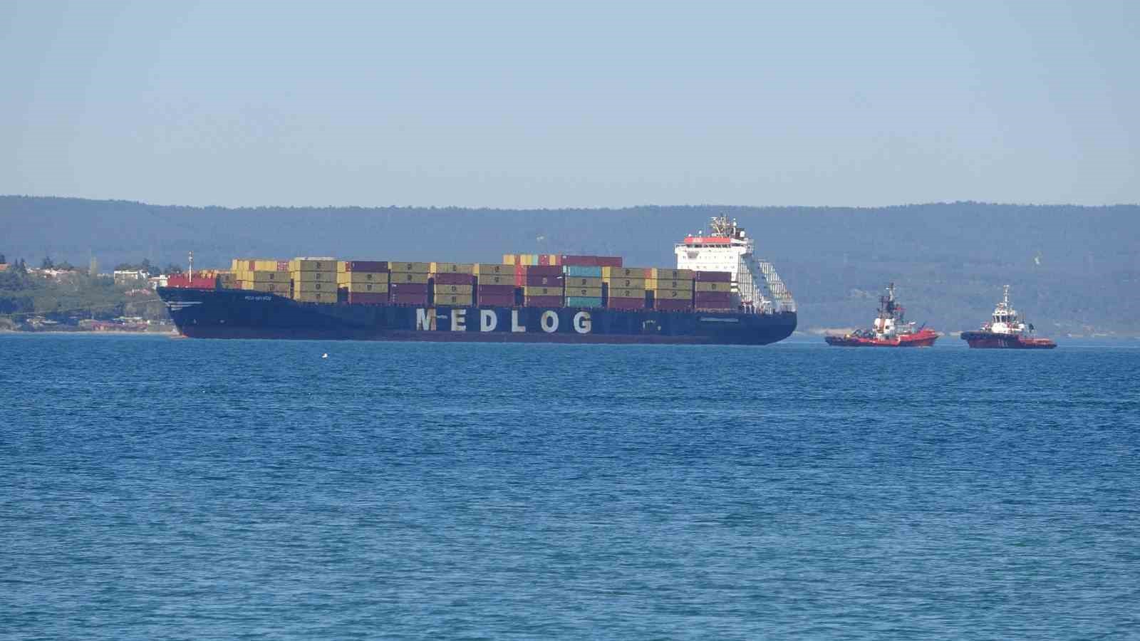 Çanakkale Boğazı’nda konteyner gemisi makine arızası yaptı
