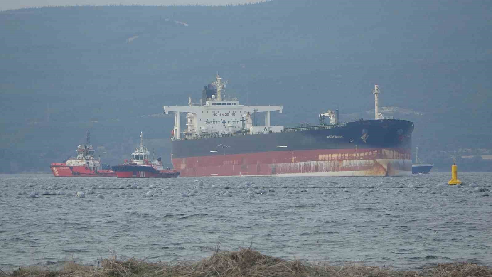 Çanakkale Boğazı’ndan geçen tanker jeneratör arızası yaptı
