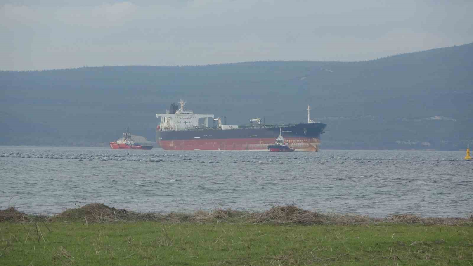 Çanakkale Boğazı’ndan geçen tanker jeneratör arızası yaptı
