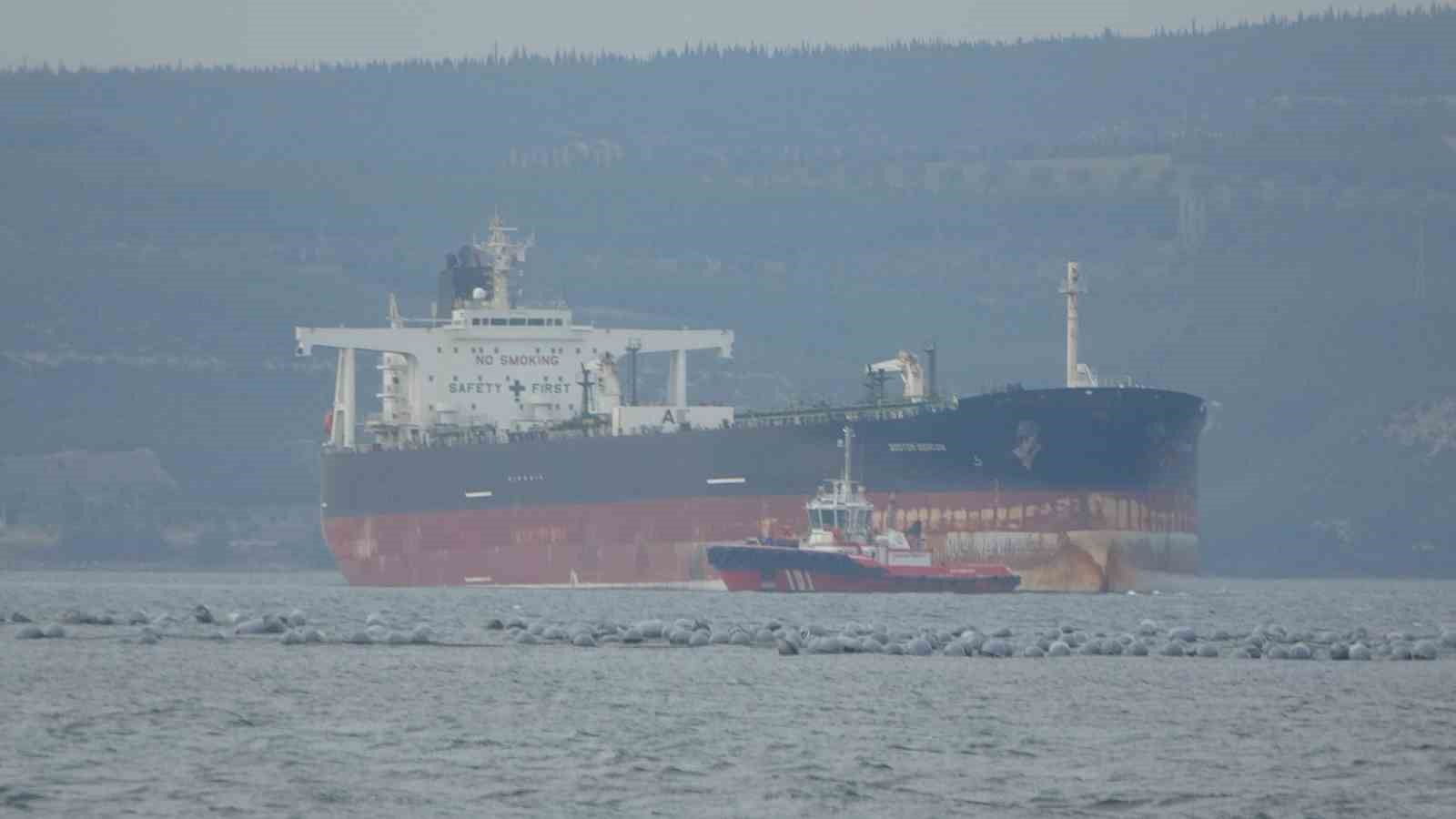 Çanakkale Boğazı’ndan geçen tanker jeneratör arızası yaptı
