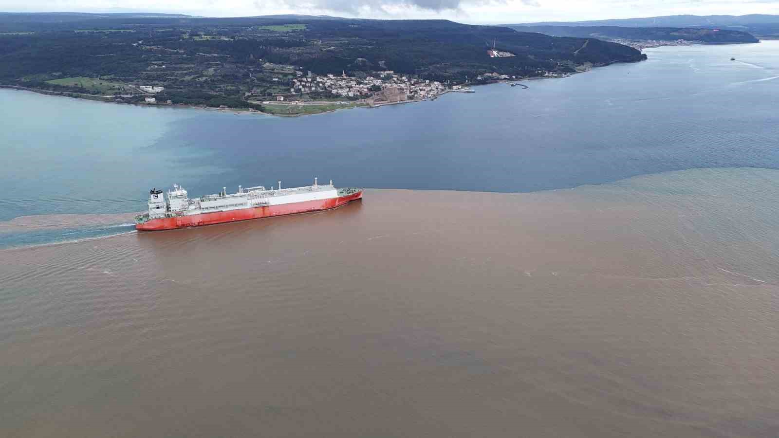 Çanakkale Boğazı’nın rengi değişti; Avrupa Yakası mavi olarak kaldı
