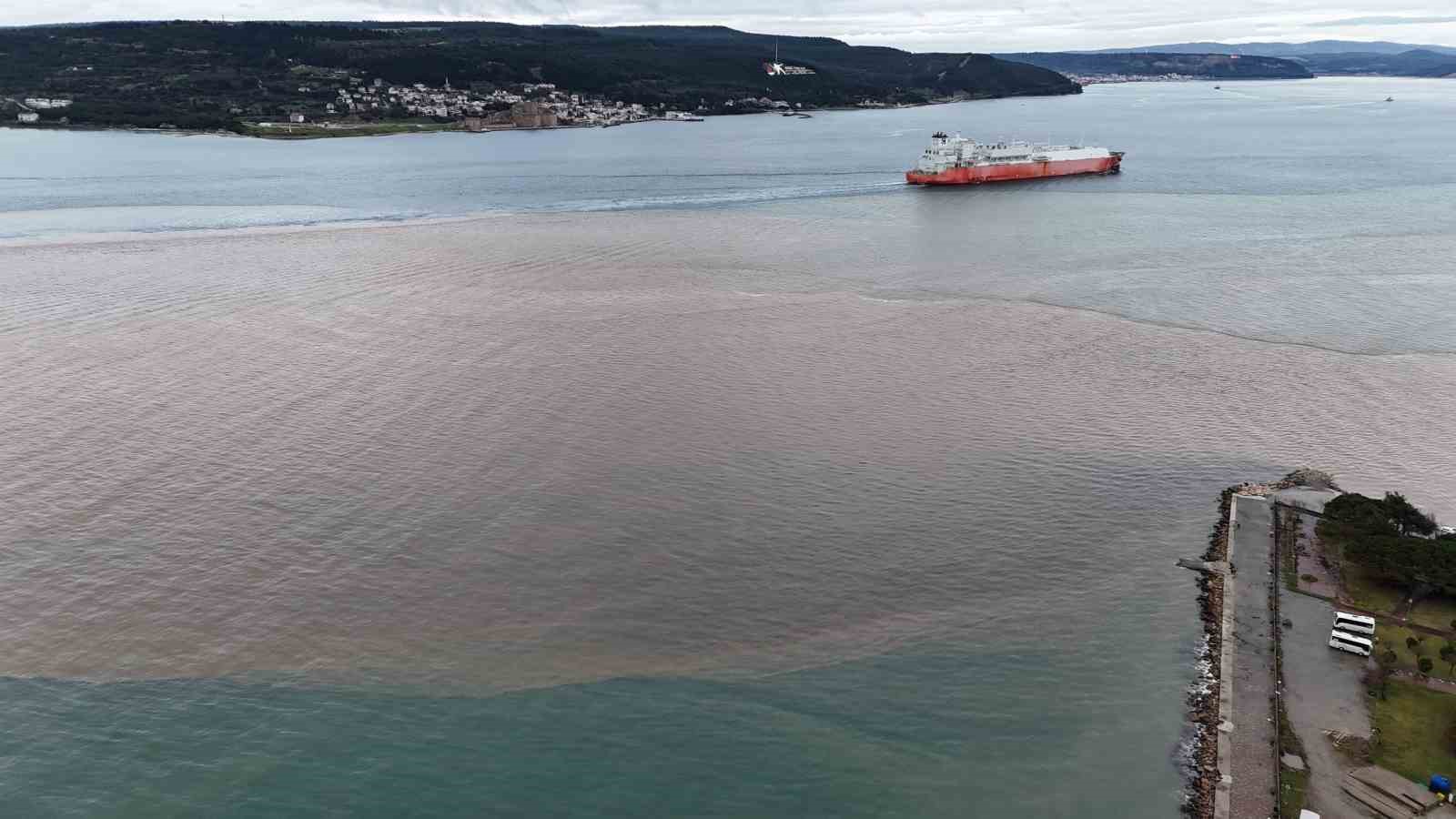 Çanakkale Boğazı’nın rengi değişti; Avrupa Yakası mavi olarak kaldı
