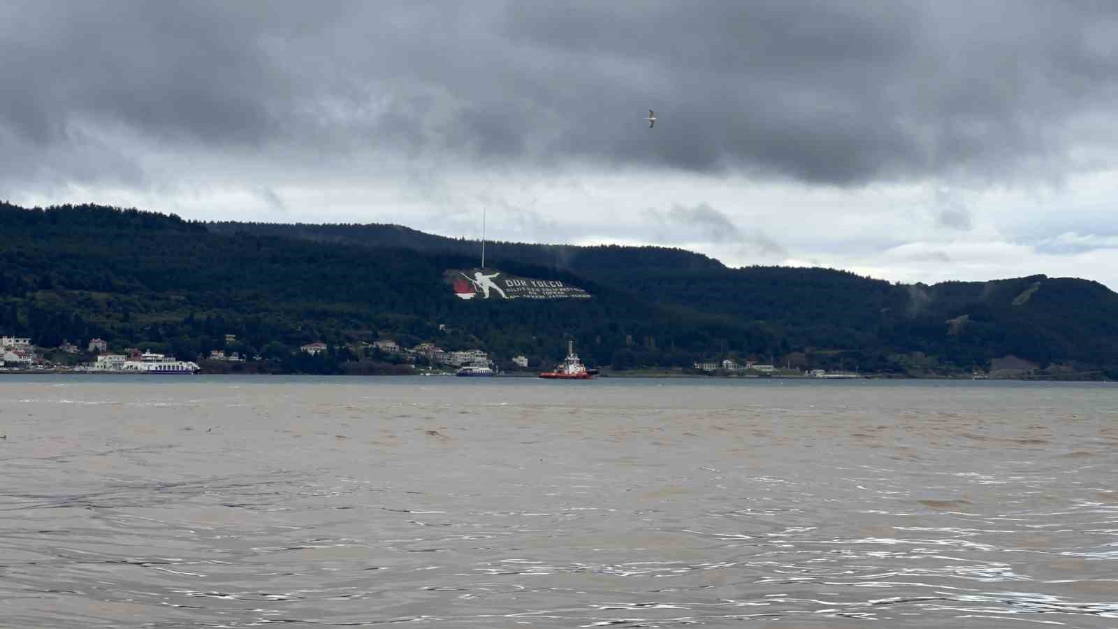 Çanakkale Boğazı’nın rengi değişti; Avrupa Yakası mavi olarak kaldı
