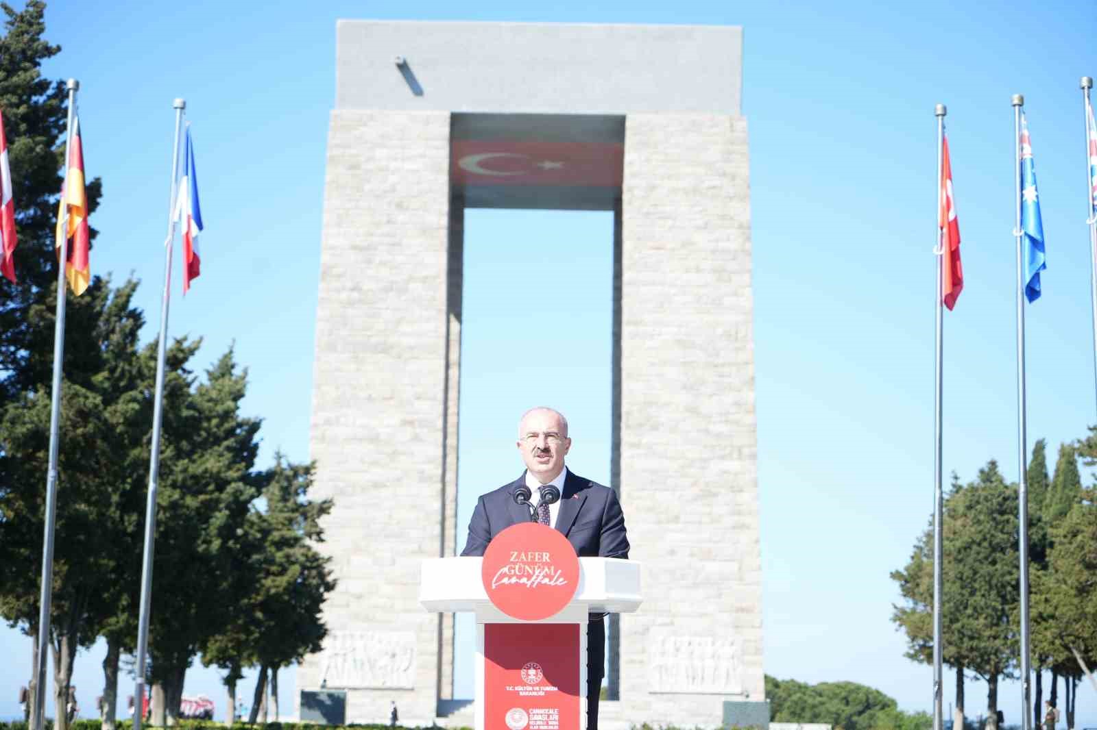 Çanakkale Kara Savaşları’nın 111. yıl dönümü etkinlikleri Şehitler Abidesi’nde törenle başladı
