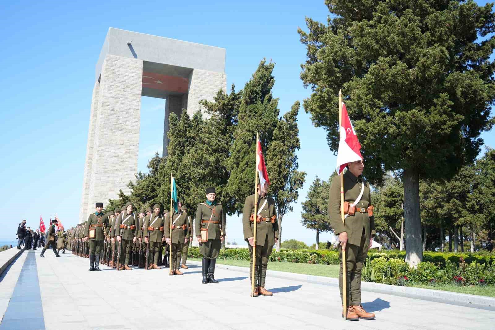 Çanakkale Kara Savaşları’nın 111. yıl dönümü etkinlikleri Şehitler Abidesi’nde törenle başladı
